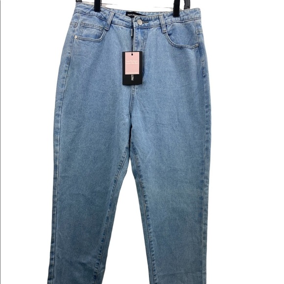 PrettyLittleThings SZ 8 High Rise Straight Leg LightWash Raw Edge Jeans Pant NEW - Picture 2 of 12